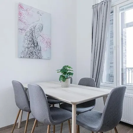 Huoneisto Sleepwell Malaga With Private Sauna And Parking Helsinki